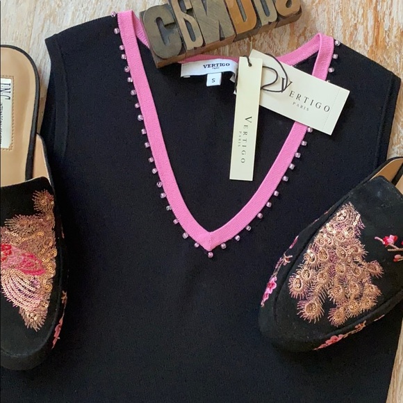 Vertigo Paris Tops - 🆕🇫🇷VERTIGO PARIS Pink Glass Bead V-Neck Black Shell